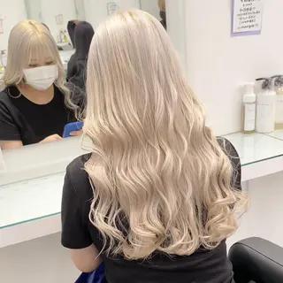 カラー ハイトーン🤍ブロン ド🤍MISAKIのヘアスタイル