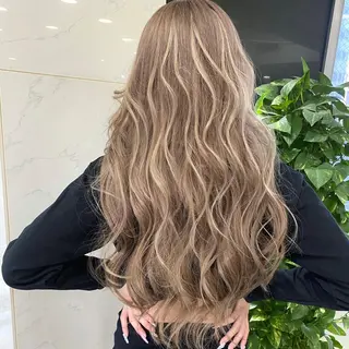 ロング カラー シールエクステ特化 ハイトーン、NANAのヘアスタイル