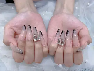 セミロング パンダ ネイルのネイルデザイン