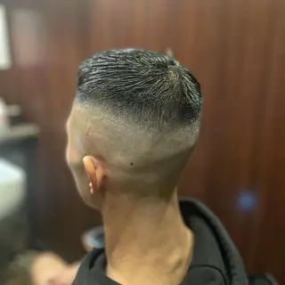 ショート メンズ 海老原 コウのヘアスタイル