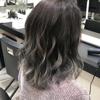 ミディアム カラー 丸尾 沙弥香のヘアスタイル