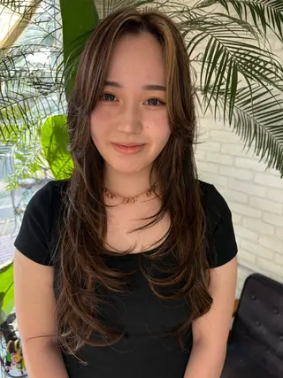 ロング coco terrace所属・海外風ハイライト CHIHIROのヘアスタイル