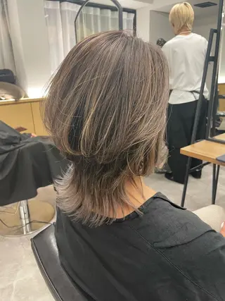 ミディアム カラー Emitas.三年坂所属・Emitas.　井上 真奈美のヘアスタイル