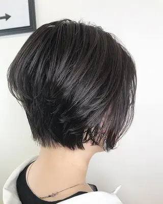 ショート カラー 濱川 佳奈のヘアスタイル
