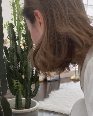 ミディアム カラー 金子 詞音のヘアスタイル