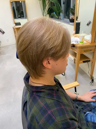 カラー 勝海 絢音のヘアスタイル