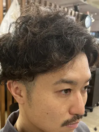 ミディアム パーマ メンズ メンズ専門💈シェー ビングOK👍宮林寛のヘアスタイル