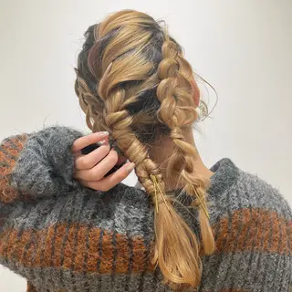 セミロング ヘアアレンジ 綾乃／デザインカラー ／ハイトーン／ボブのヘアスタイル