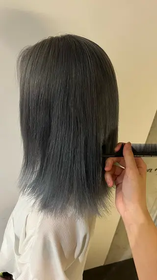 ミディアム カラー 三宅 凜佳のヘアスタイル