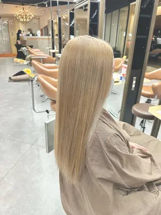 ロング カラー ウルフとハイトーン みっちー✂️のヘアスタイル