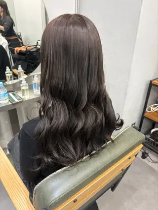 ロング カラー 梅田/ベージュ／ 艶カラー／三宅空翔のヘアスタイル