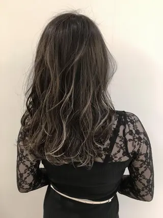 ミディアム due hair 京都駅前店 MILBON オージュア認定サロン【デューヘアー】所属・ハイトーンブリーチ 土坂 由志【京都】のヘアスタイル