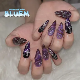 ネイル BLUEM なな🐶のネイルデザイン