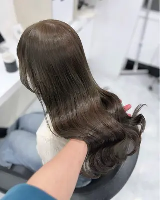 ロング カラー オリーブカラー🫒 レイヤーカット✂︎のヘアスタイル