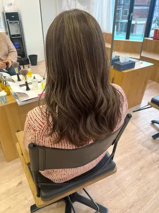 ロング 艶ベージュ/オリーブ カラー🫒airiのヘアスタイル