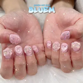 ネイル BLUEM なな🐶のネイルデザイン