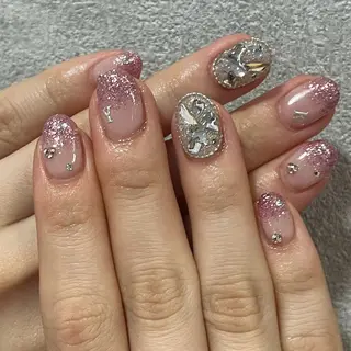 ネイル 𝑟𝑖𝑠𝑎 🕯‎🤍のネイルデザイン