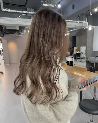 ロング カラー 倉辻 香奈子のヘアスタイル