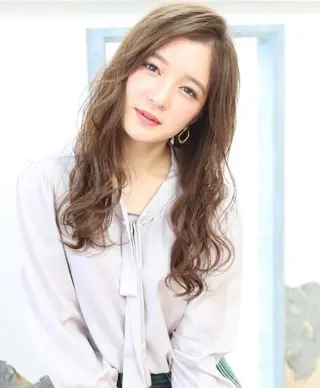 セミロング カラー KAEDE🎀 ジャニオタ美容師のヘアスタイル