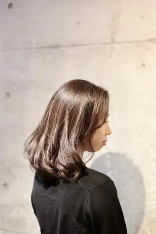 ミディアム カラー アドミラルYoshi oのヘアスタイル