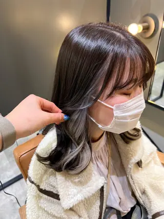 セミロング カラー ノイシキ サキのヘアスタイル