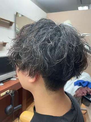 パーマ メンズ ルキ🌈ブリーチカラ ー&メンズパーマ🦄のヘアスタイル