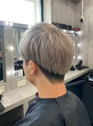 ショート カラー ヘアアレンジ のん🎀ハイトーン/ レイヤーカット🐳のヘアスタイル