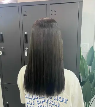 セミロング W-TOKYO所属・ハイトーン/艶カラー 𝐧𝐨𝐚のヘアスタイル