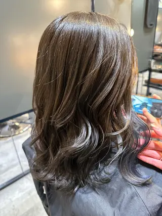 ミディアム 横山 菜摘のヘアスタイル