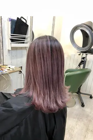 ミディアム 韓国レイヤー外国人風 透明感カラー髪質改善のヘアスタイル