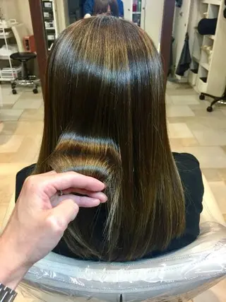 セミロング パーマ 低ダメ高明度 低ダメ高明度ハイトンのヘアスタイル