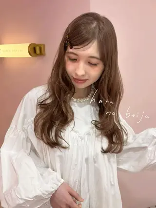 ロング 🐰チナ🐰 暖色ベージュ/顔周りのヘアスタイル