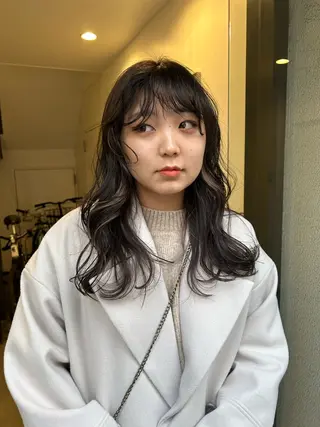 セミロング カラー hen所属・心斎橋/レイヤー/ ブリーチ/モエのヘアスタイル