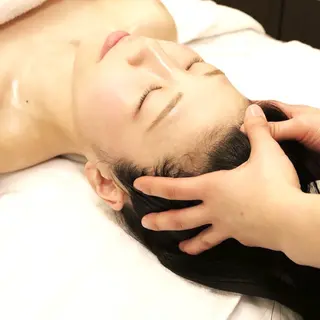 リフトアップ小顔 専門のエステ・リラクイメージ