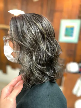 ミディアム カラー パーマ 【髪質改善】タケウチ 【手で乾かすだけ】のヘアスタイル