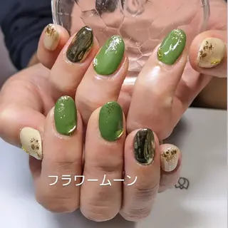 ネイル フラワー ムーンのネイルデザイン