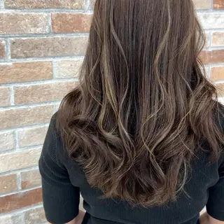 ロング カラー 湯浅 了一のヘアスタイル