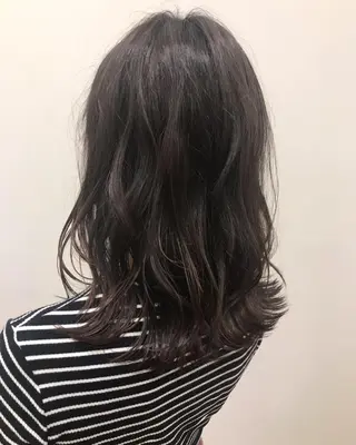 ミディアム 石田 優菜のヘアスタイル