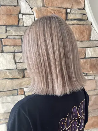 ミディアム カラー 藤元 美咲のヘアスタイル