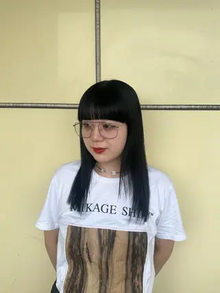 ミディアム カラー Y U  Iのヘアスタイル