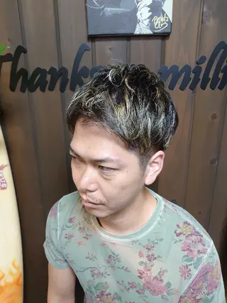 カラー メンズ サンフラット所属・岡林 選のヘアスタイル