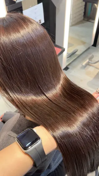 ロング カラー ブリーチ/髪質改善/ ハイトーン/暖色のヘアスタイル