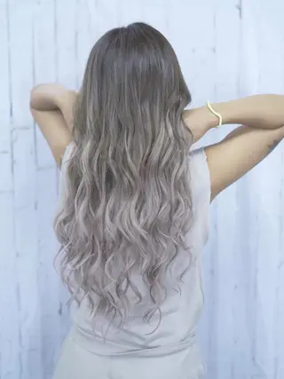 ロング カラー ヤナ マネージャーのヘアスタイル