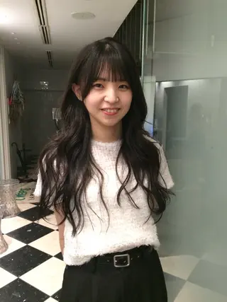 ロング 大久保 桃夏のヘアスタイル