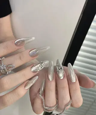 ネイル RAFFINE haru🦋🩵のネイルデザイン