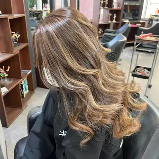 ロング カラー シールエクステ特化 ハイトーン、NANAのヘアスタイル