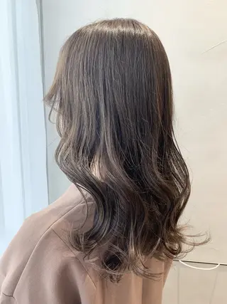 ロング カラー 幡野 葵のヘアスタイル