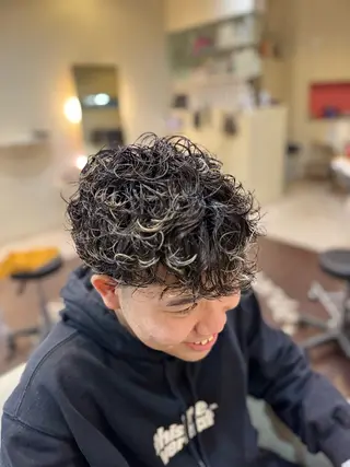 ショート パーマ メンズ 長屋 裕也のヘアスタイル