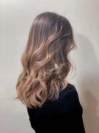 セミロング カラー 白髪ぼかし バレイヤージュ志鎌のヘアスタイル