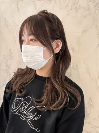 セミロング 朝尾 愛花のヘアスタイル